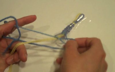 Videotutorial para aprender paso a paso a hacer nudo cuadrado en pulseras de macramé