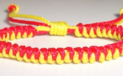 Cómo hacer una pulsera de cuerdas con nudo serpiente y los colores de la selección española